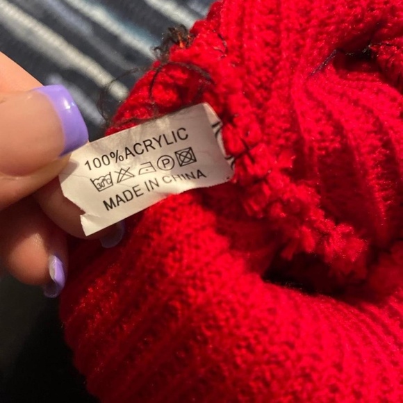 Hot Topic Hello Kitty Sanrio Beanie Red - Picture 4 of 4